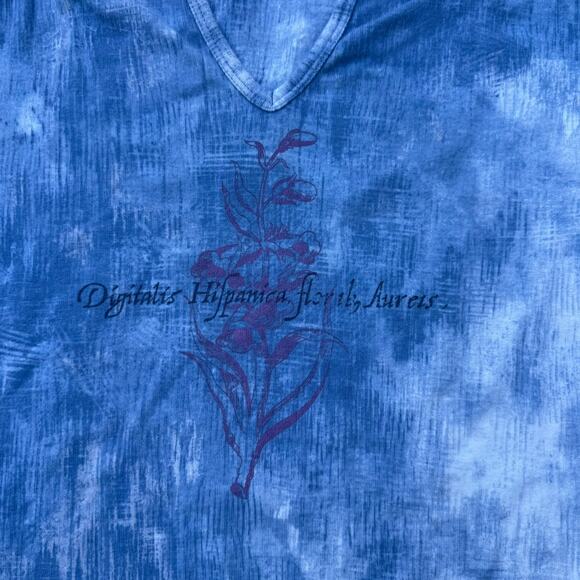 TeeCo Blue Tie-Dye Floral Graphic V-Neck Tee - Medium - Picture 2 of 4